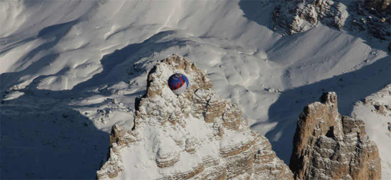 Viaje en globo sobre la nieve